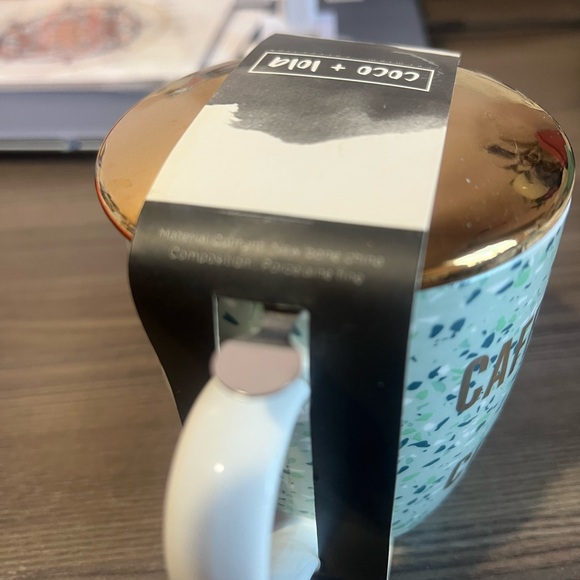 Mug with Gold lid & includes infuser - Picture 4 of 5